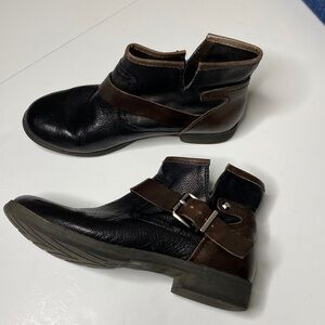 BCBGeneration Leather Ankle Booties With Buckles Black & Brown Size 6.5 B Boots